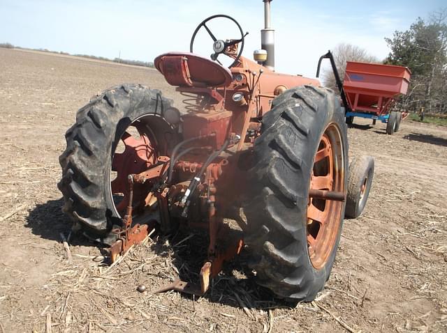 Image of Farmall 350 equipment image 4