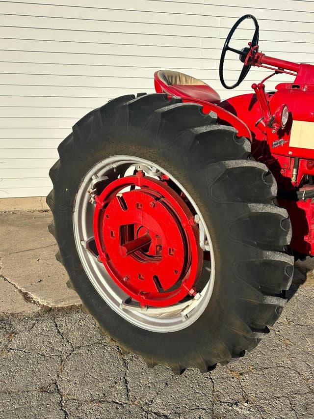 Image of International Harvester 350 equipment image 3