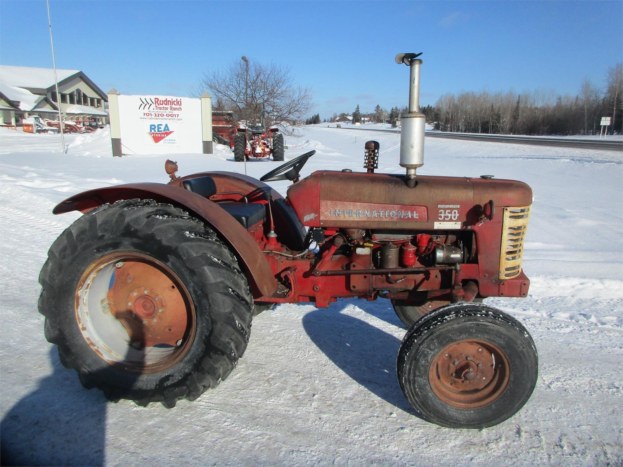 1957 International Harvester 350 Equipment Image0