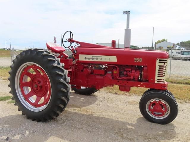 Image of Farmall 350 equipment image 3