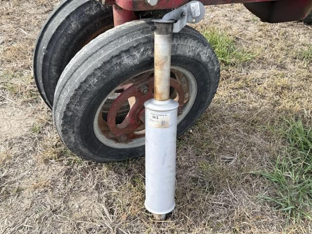 Image of International Harvester 350 equipment image 2