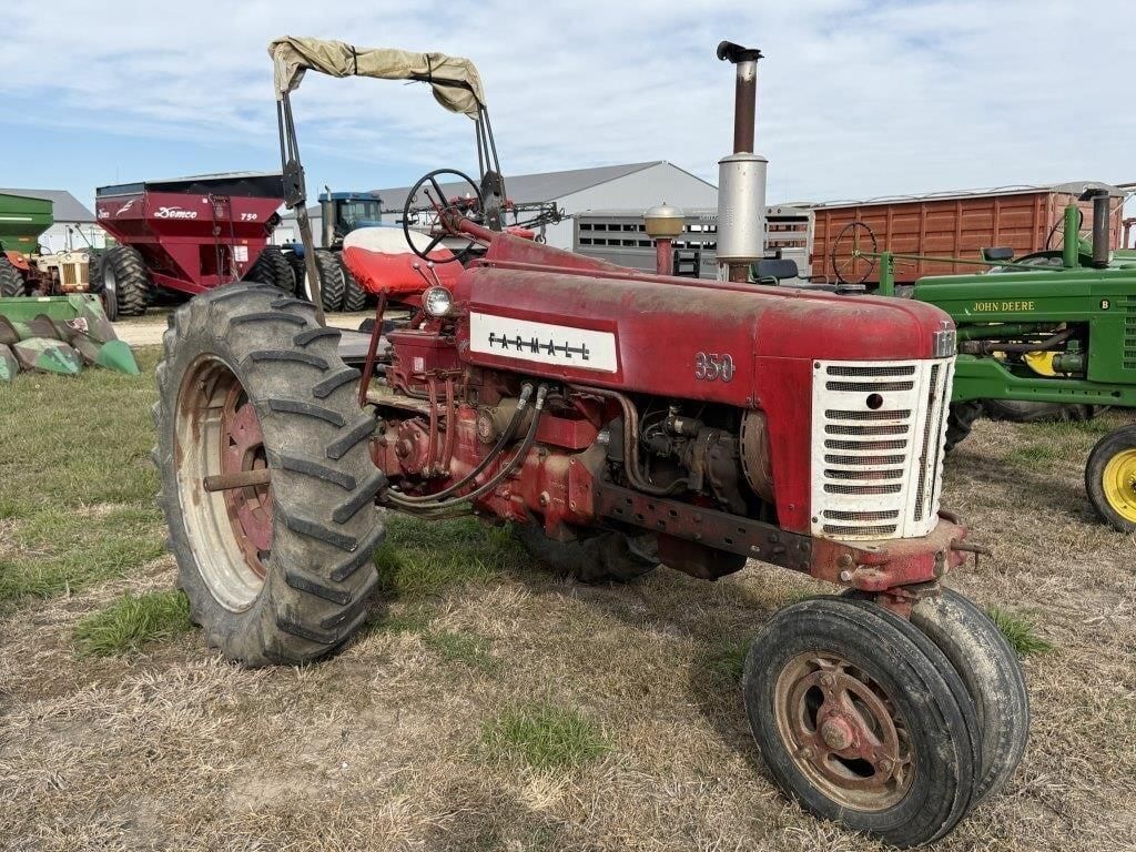 1957 International Harvester 350 Equipment Image0