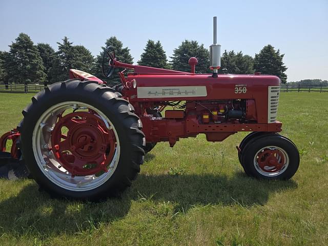 Image of International Harvester 250 equipment image 4