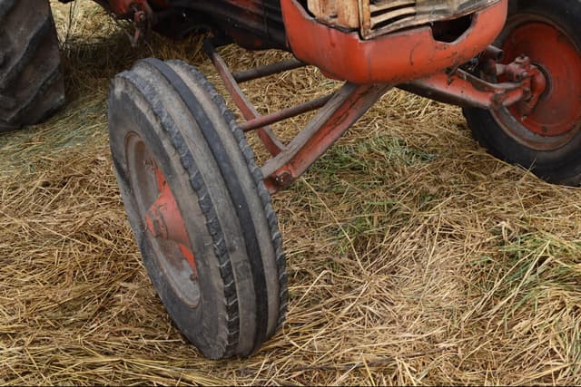 Image of J.I. Case 600 equipment image 4