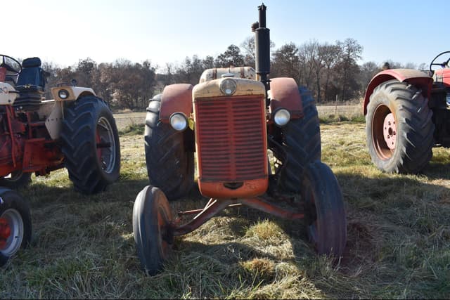 Image of J.I. Case 600 equipment image 1