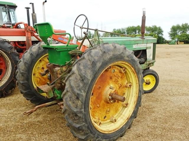 Image of John Deere 520 equipment image 2