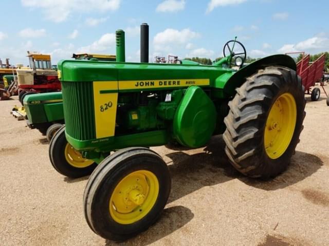 Image of John Deere 820 equipment image 1