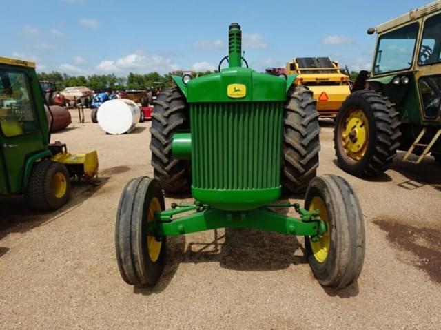 Image of John Deere 820 equipment image 3