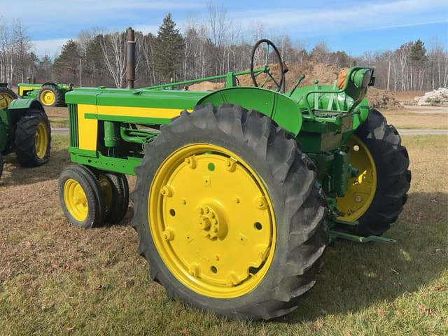 Image of John Deere 520 equipment image 2