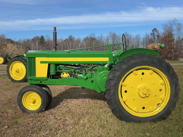 Image of John Deere 520 equipment image 1