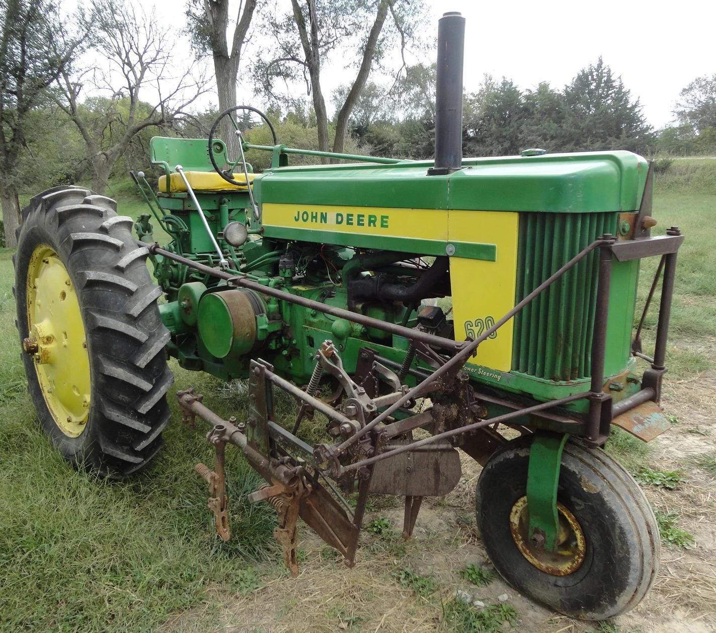 1957 John Deere 620 Equipment Image0
