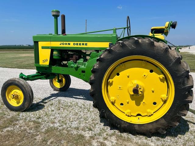 Image of John Deere 720 equipment image 1