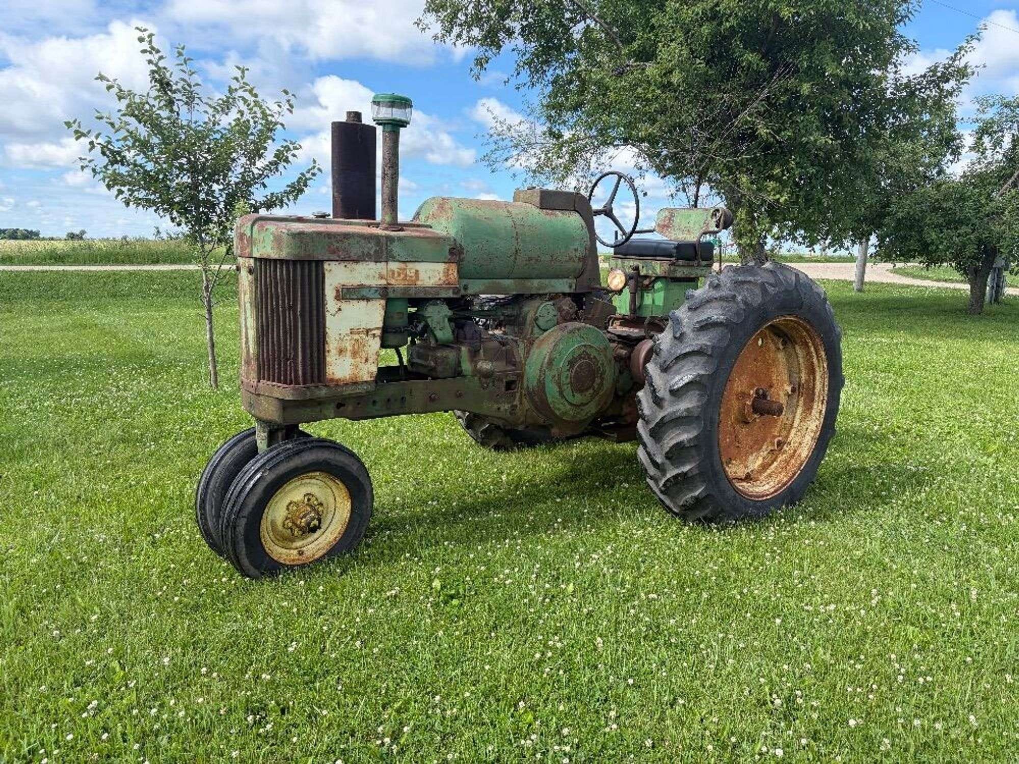 1957 John Deere 720 Equipment Image0