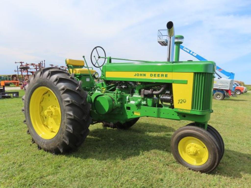 Image of John Deere 720 Primary image
