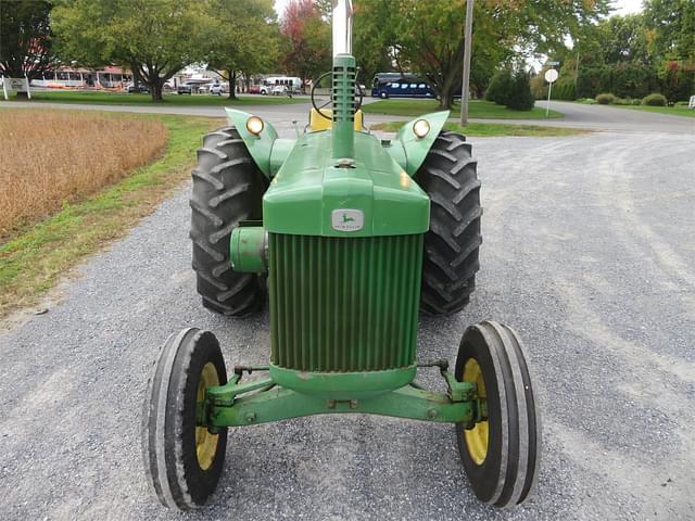 Image of John Deere 820 equipment image 2