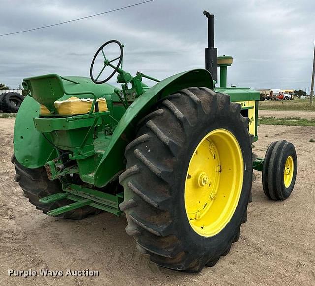 Image of John Deere 820 equipment image 4