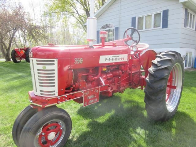 Image of Farmall 350 equipment image 2