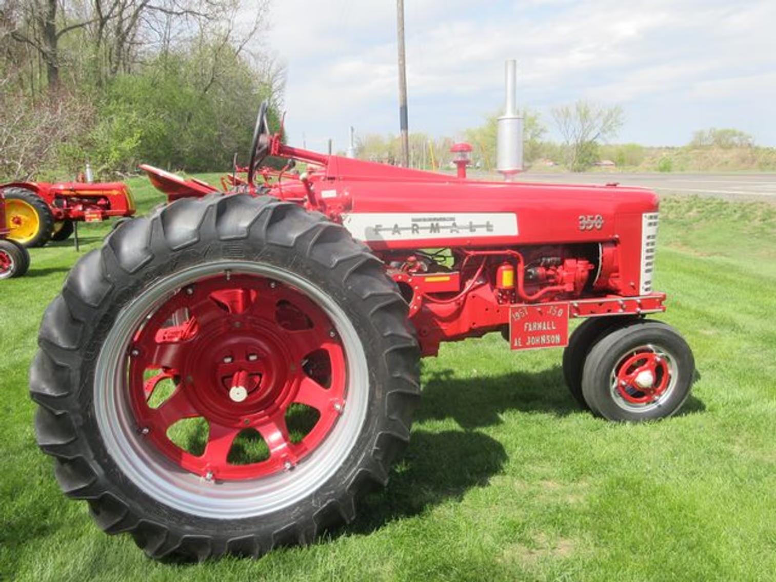 1957 Farmall 350 Equipment Image0