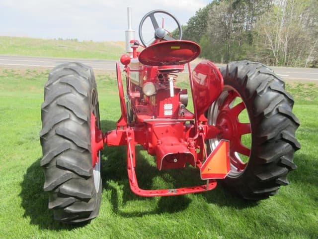 Image of Farmall 350 equipment image 3
