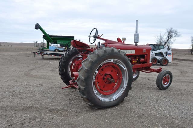 Image of Farmall 350 equipment image 2