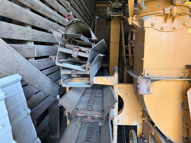 Image of Minneapolis-Moline 1210 equipment image 2