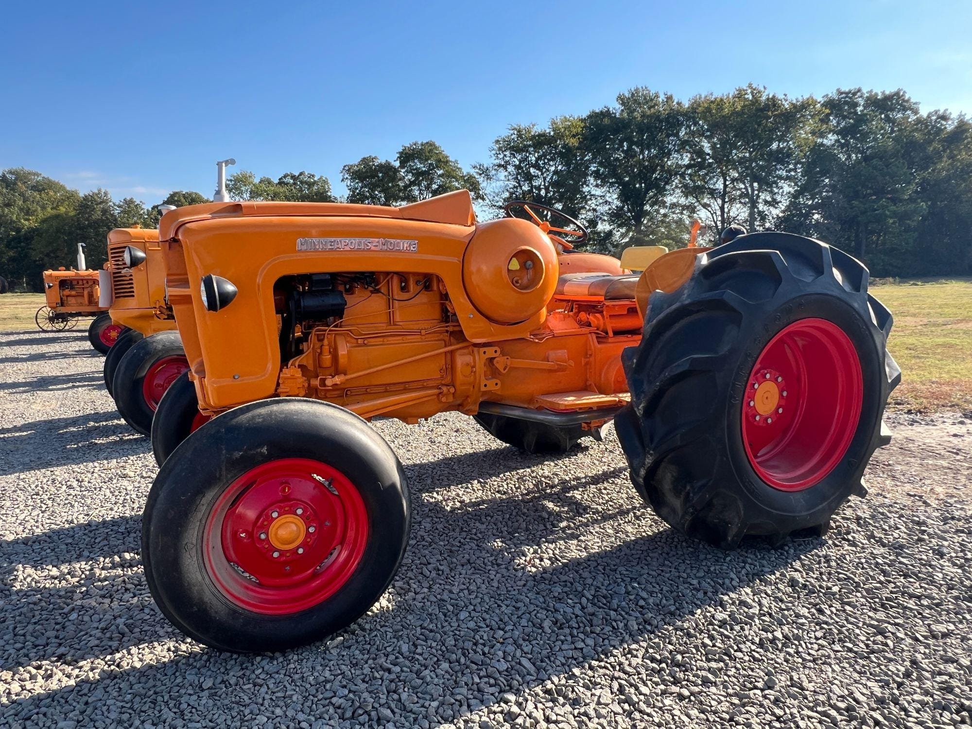 Main image Minneapolis-Moline 445