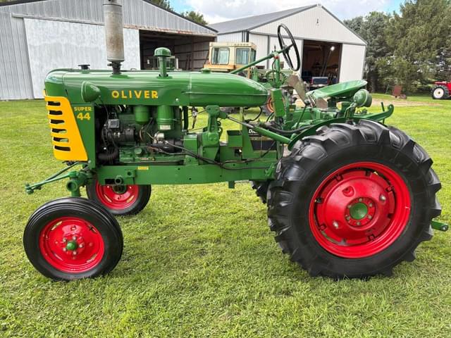 Image of Oliver Super 44 equipment image 1