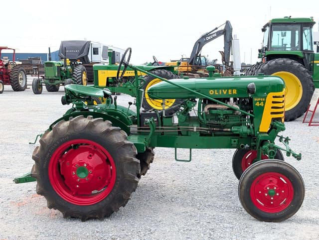 Image of Oliver Super 44 equipment image 3
