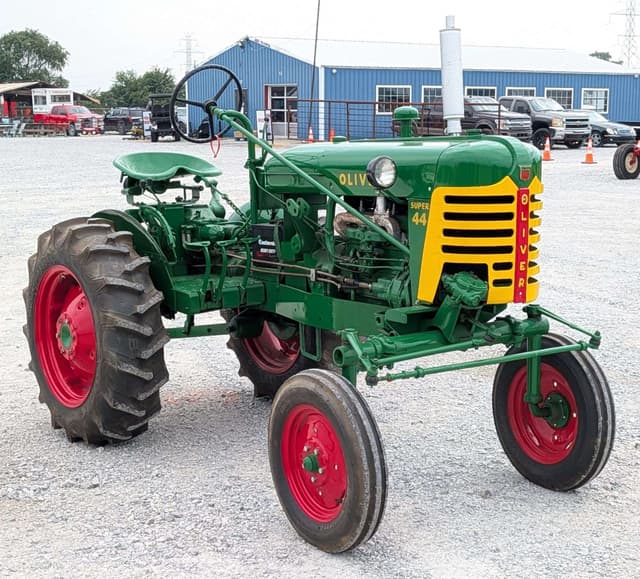 Image of Oliver Super 44 equipment image 2