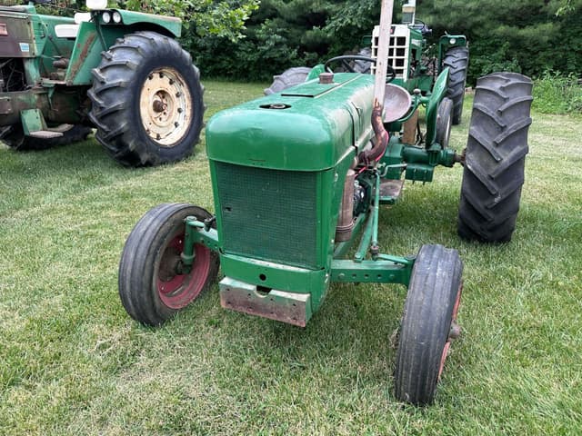 Image of Oliver Super 55 equipment image 1