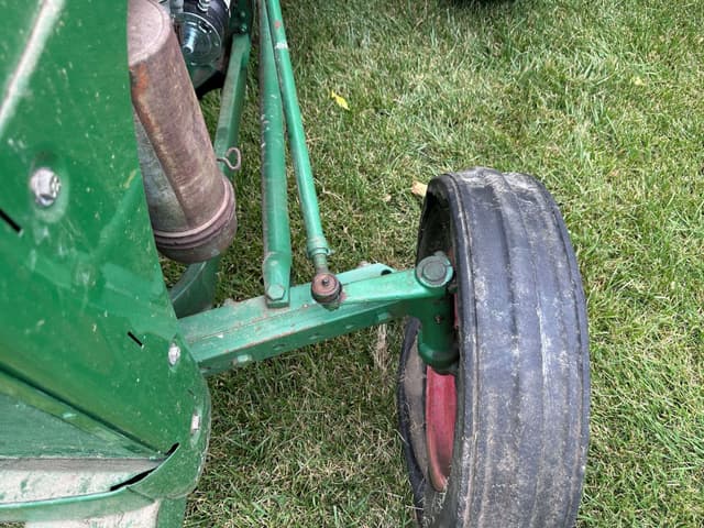Image of Oliver Super 55 equipment image 2