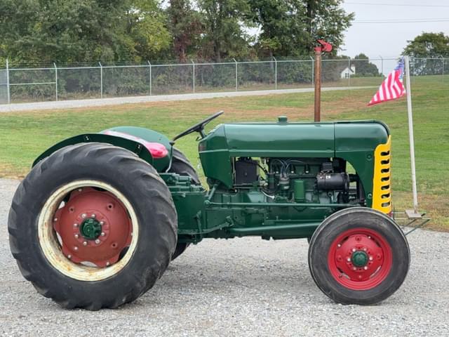 Image of Oliver Super 55 equipment image 3