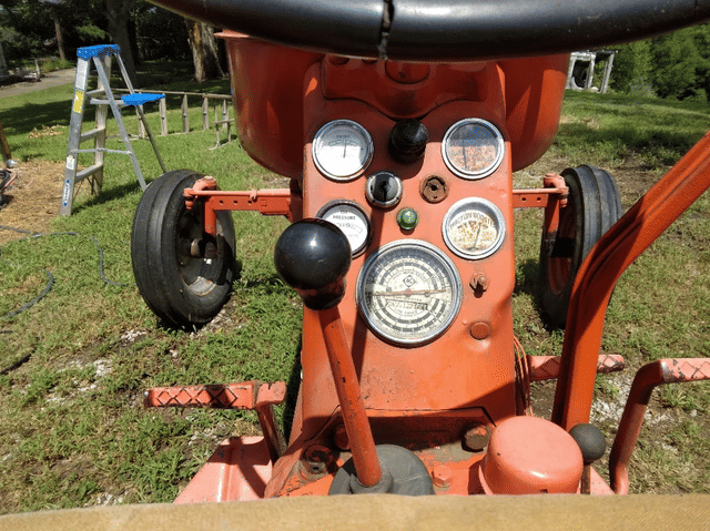Image of Allis Chalmers D17 equipment image 2