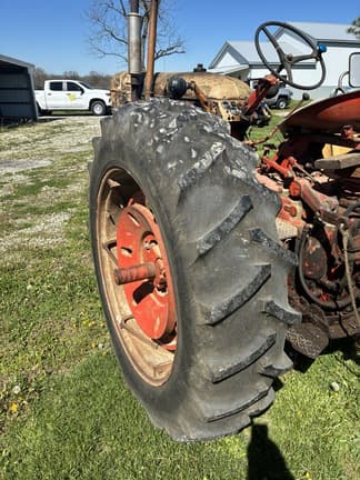 Image of J.I. Case 401 equipment image 4