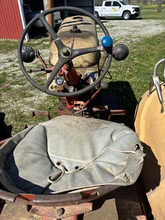 Image of J.I. Case 401 equipment image 3