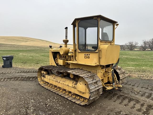 Image of Caterpillar D6 equipment image 3