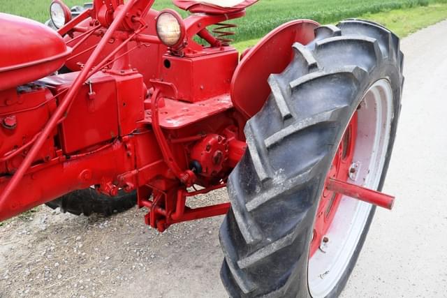 Image of Farmall 230 equipment image 3