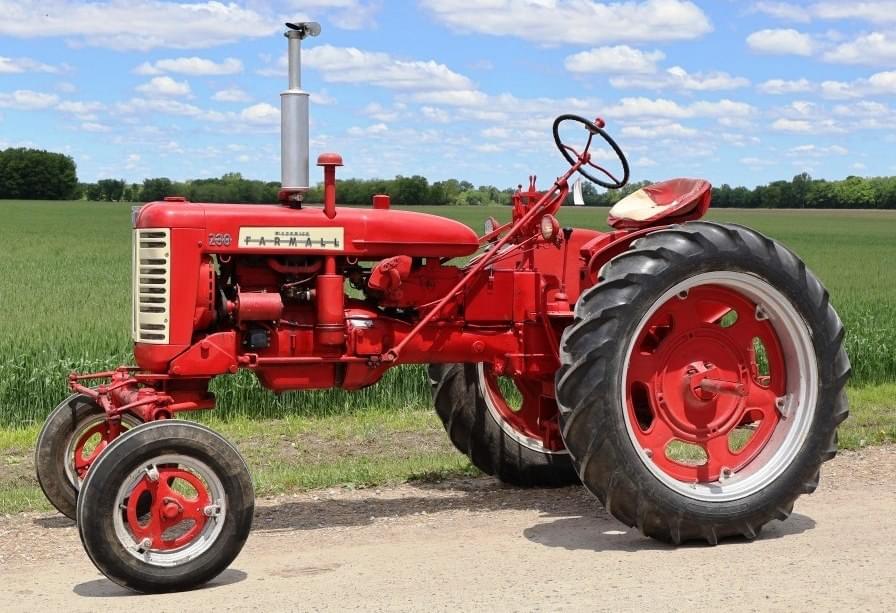 Image of Farmall 230 Primary image
