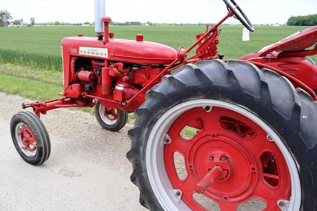 Image of Farmall 230 equipment image 4