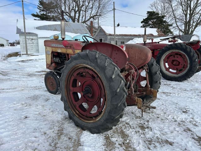 Image of Farmall 340 equipment image 2