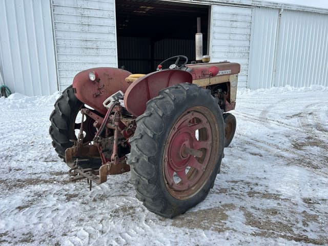 Image of Farmall 340 equipment image 4