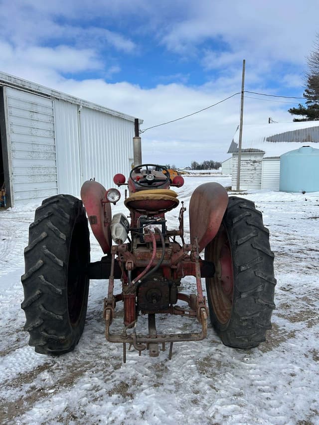 Image of Farmall 340 equipment image 3