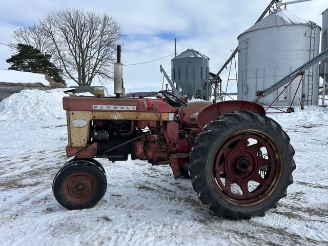 Image of Farmall 340 equipment image 1