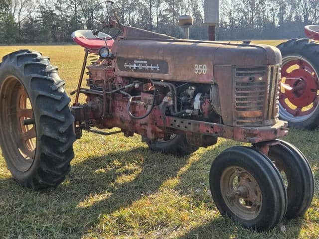 Image of Farmall 350 equipment image 2