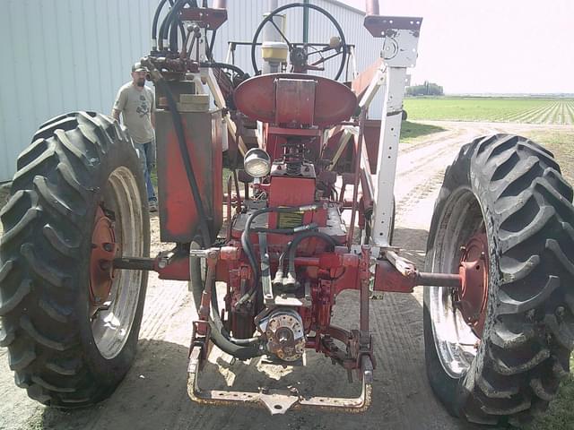 Image of Farmall 450 equipment image 2
