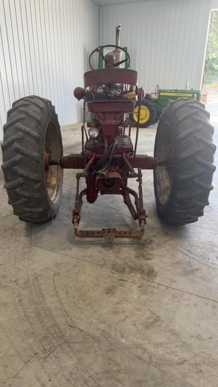 Image of Farmall 460 equipment image 3