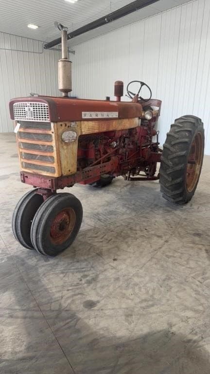 Image of Farmall 460 equipment image 1