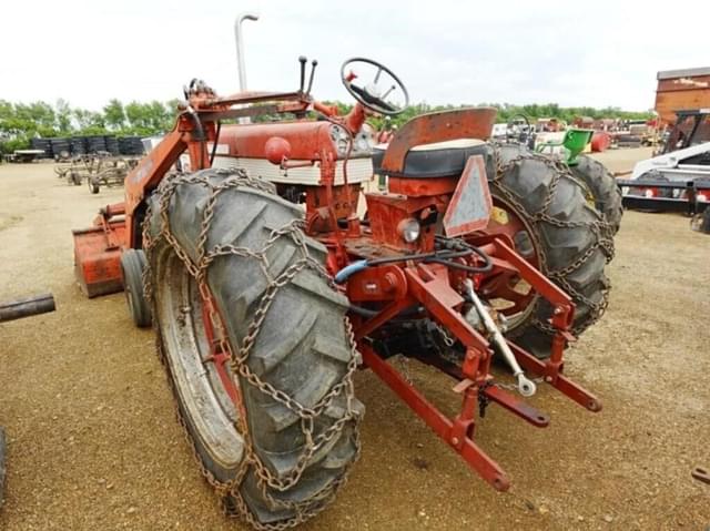 Image of Farmall 560  equipment image 3