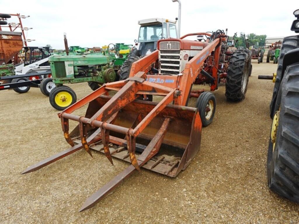 Image of Farmall 560  Primary image