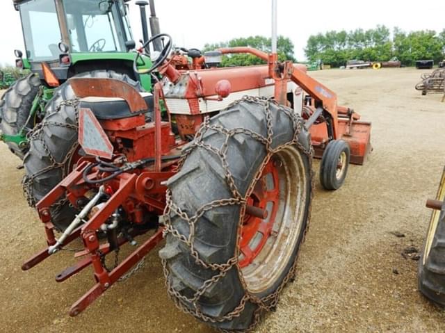 Image of Farmall 560  equipment image 2